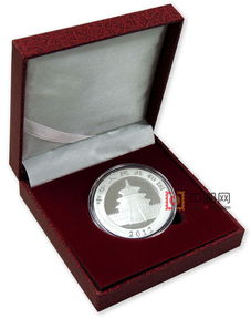 2012年熊猫1盎司圆形银质纪念币 配红盒